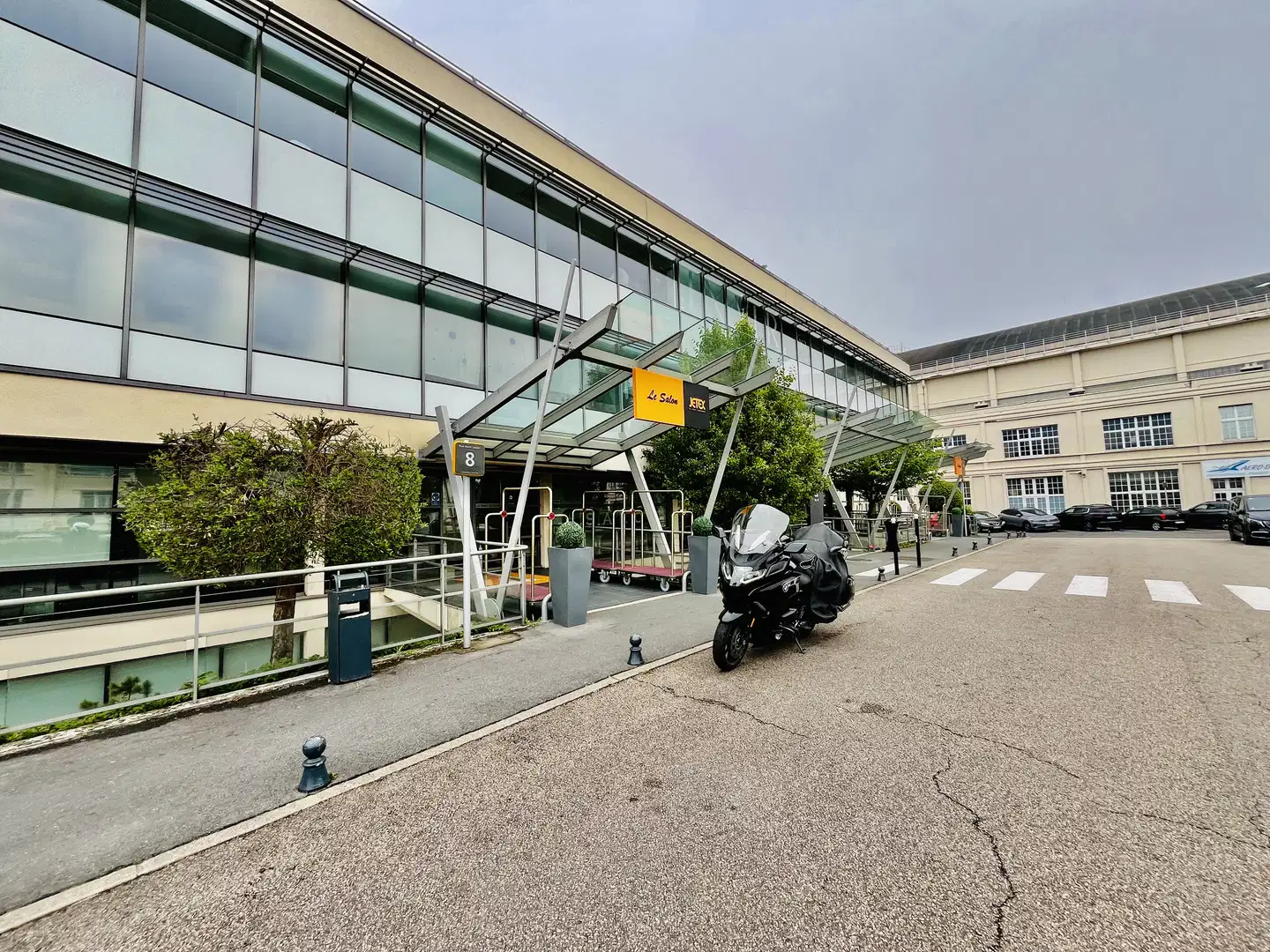 Accueil Transfert en taxi moto vers une gare parisienne